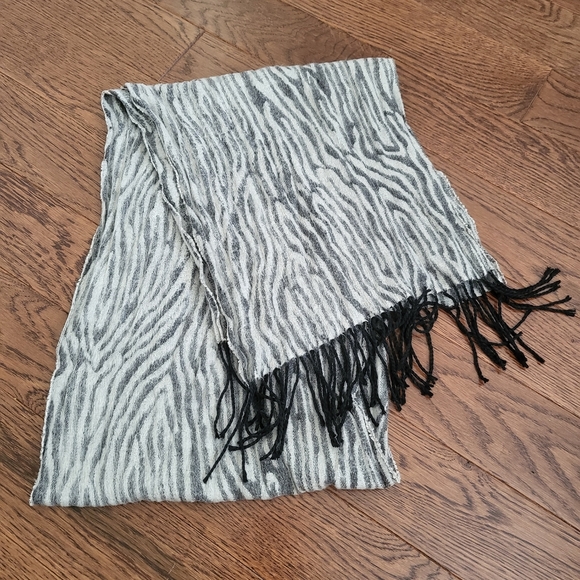 Scarf - Picture 2 of 3